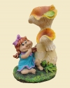 Фигурка гном-девочка под грибочком(сидя)